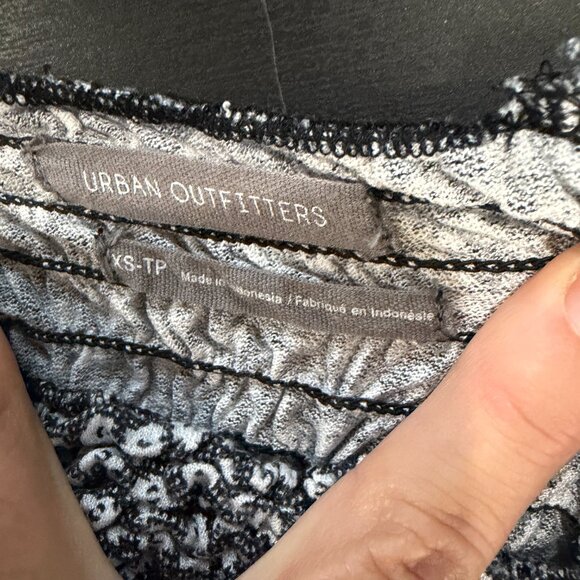 URBAN OUTFITTERS Navy Blue Floral Ruched Crop Top Cap Sleeves Size XS - Picture 9 of 12